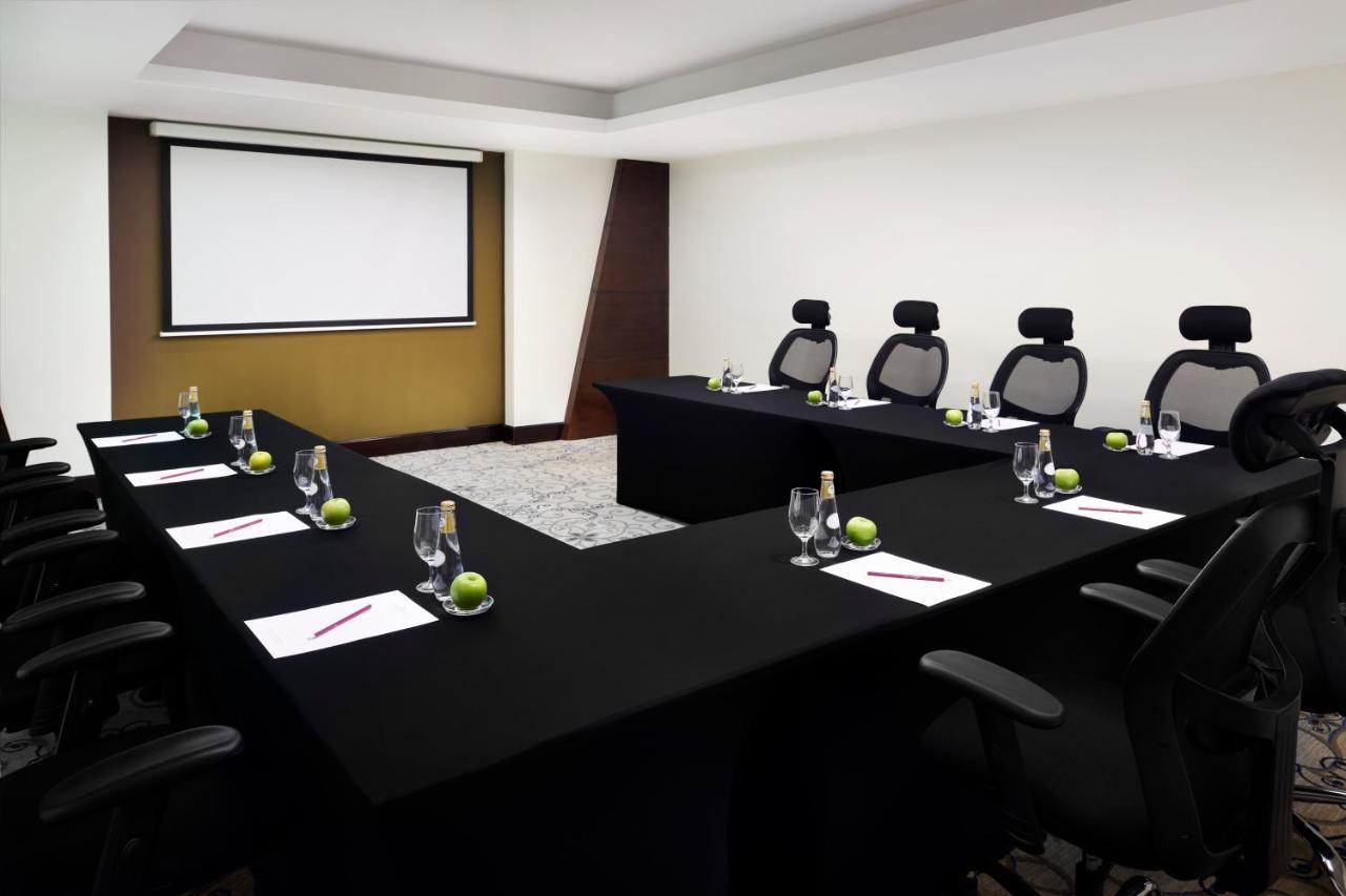Crowne Plaza Riyadh Al Waha By Ihg Bagian luar foto